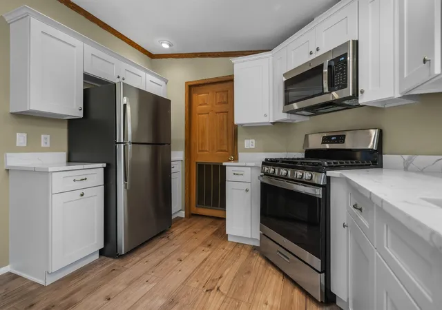 Photo 3 of Single family home for sale at 17 Heritage Way, Manchester, NH 03104 | MLS# 5109484 | Listing updated on 2026-09-12