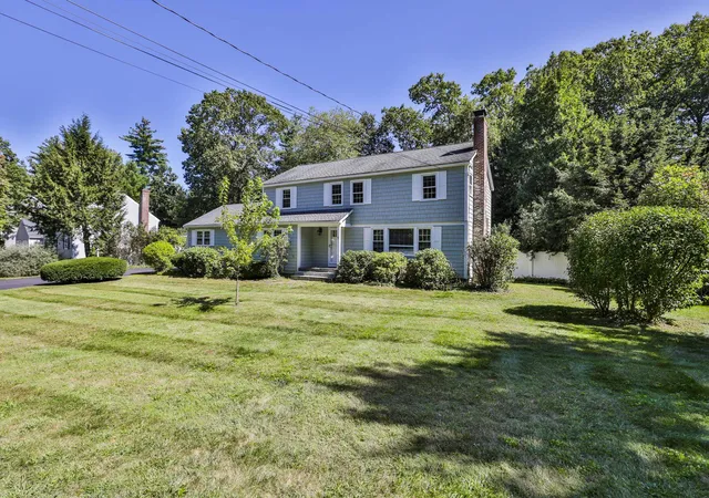 Photo 1 of Single family home for sale at 5 Meredith Dr, Nashua, NH 03063 | MLS# 5109490 | Listing updated on 2026-09-12