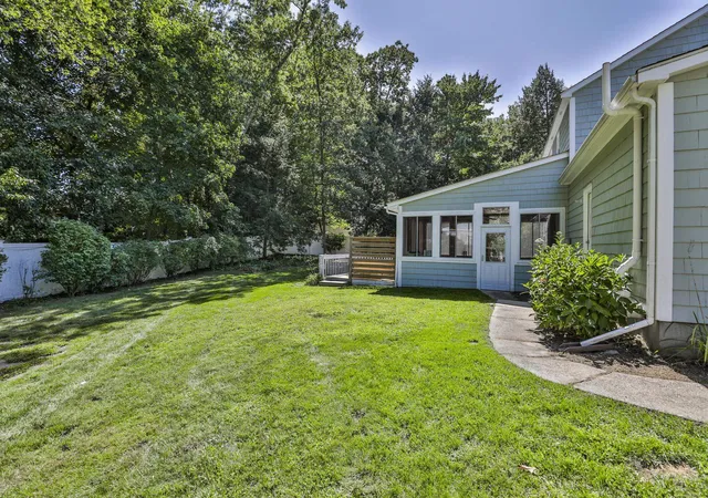 Photo 3 of Single family home for sale at 5 Meredith Dr, Nashua, NH 03063 | MLS# 5109490 | Listing updated on 2026-09-12