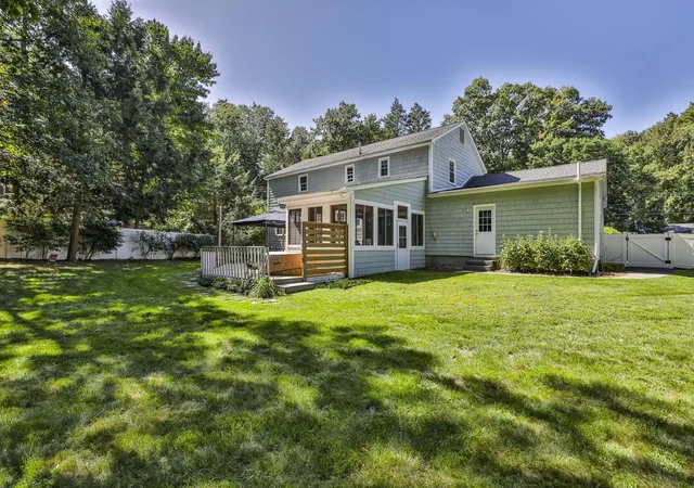 Photo 4 of Single family home for sale at 5 Meredith Dr, Nashua, NH 03063 | MLS# 5109490 | Listing updated on 2026-09-12