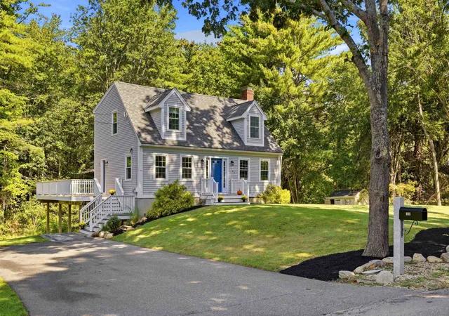 Photo 3 of Single family home for sale at 120 Tuttle Ln, Greenland, NH 03840 | MLS# 5109498 | Listing updated on 2026-09-23