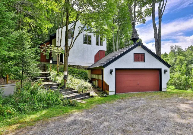 Photo 2 of Single family home for sale at 152 Great Hawk Rd, Rochester, VT 05767 | MLS# 5109527 | Listing updated on 2026-09-13