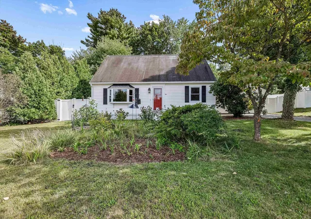 Photo 1 of Single family home for sale at 4 Cheyenne Dr, Nashua, NH 03063 | MLS# 5109528 | Listing updated on 2026-09-14
