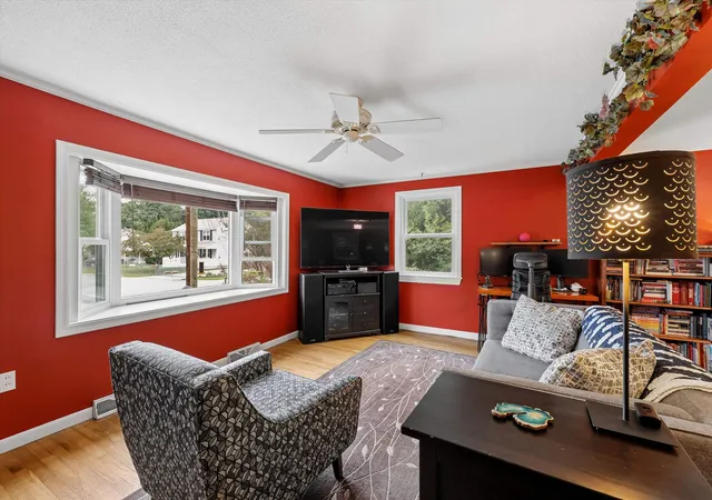 Photo 3 of Single family home for sale at 4 Cheyenne Dr, Nashua, NH 03063 | MLS# 5109528 | Listing updated on 2026-09-14