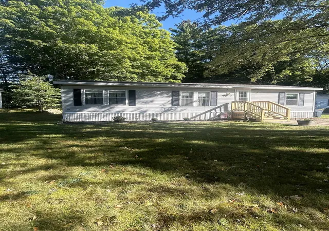 Manufactured home for sale at 7 Hemlock Dr, Danville, NH 03819 | MLS# 5109531