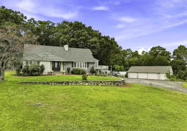 Photo 1 of Single family home for sale at 96 Pillsbury Rd, Londonderry, NH 03053 | MLS# 5109532 | Listing updated on 2026-10-16