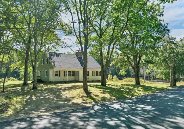 Photo 1 of Single family home for sale at 27 New Rd, Tuftonboro, NH 03816 | MLS# 5109560 | Listing updated on 2026-10-23