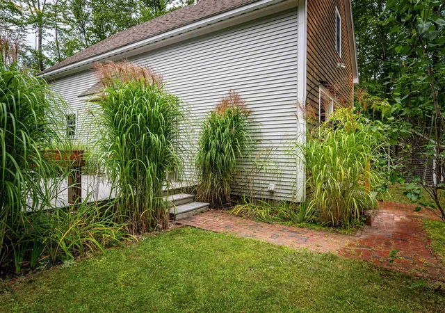 Photo 4 of Single family home for sale at 184 Mountain View Ests Rd, Tamworth, NH 03886 | MLS# 5109572 | Listing updated on 2026-10-14