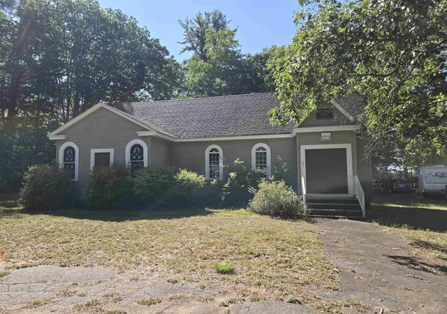 Photo 3 of Single family home for sale at 26 S Sulloway St, Franklin, NH 03235 | MLS# 5109596 | Listing updated on 2026-09-28