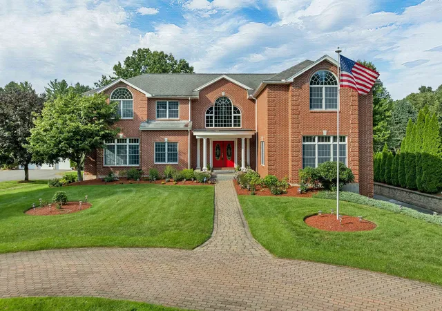 Photo 1 of Mansion for sale at 5 Crestwood Ln, Nashua, NH 03062 | MLS# 5109620 | Listing updated on 2026-10-21