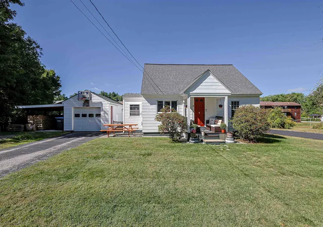 Photo 2 of Single family home for sale at 48 Lilac St, Concord, NH 03303 | MLS# 5109622 | Listing updated on 2026-10-07