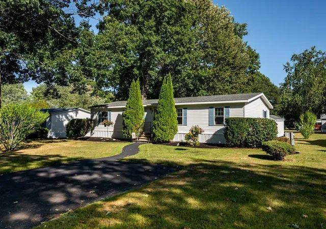 Photo 1 of Manufactured home for sale at 21 Oak Dr, North Hampton, NH 03862 | MLS# 5109624 | Listing updated on 2026-09-23