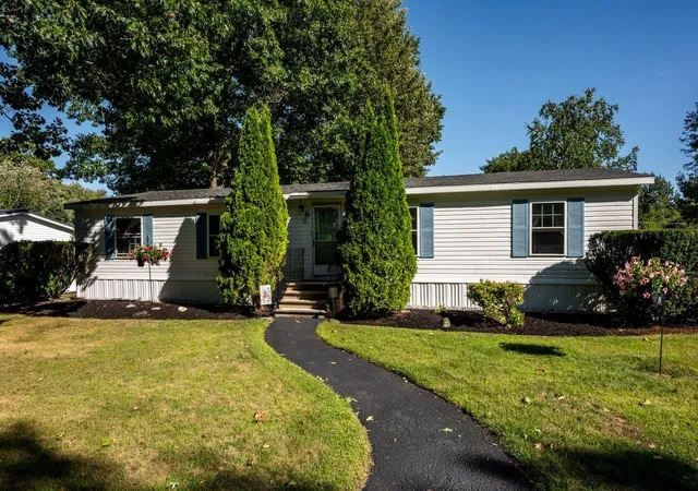 Photo 2 of Manufactured home for sale at 21 Oak Dr, North Hampton, NH 03862 | MLS# 5109624 | Listing updated on 2026-09-23