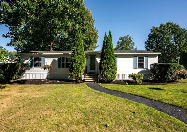 Photo 3 of Manufactured home for sale at 21 Oak Dr, North Hampton, NH 03862 | MLS# 5109624 | Listing updated on 2026-09-23