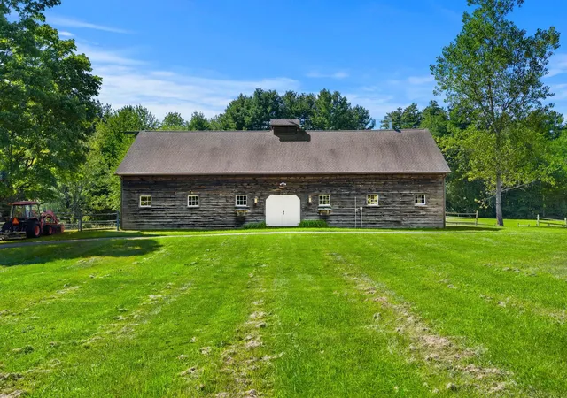 Photo 2 of Sale Pending at 89 N Pepperell Rd, Hollis, NH 03049 | MLS# 5109625 | Listing updated on 2026-09-25