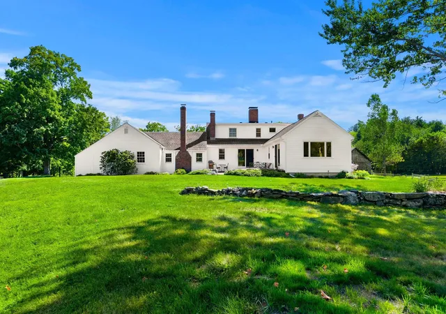 Photo 3 of Sale Pending at 89 N Pepperell Rd, Hollis, NH 03049 | MLS# 5109625 | Listing updated on 2026-09-25