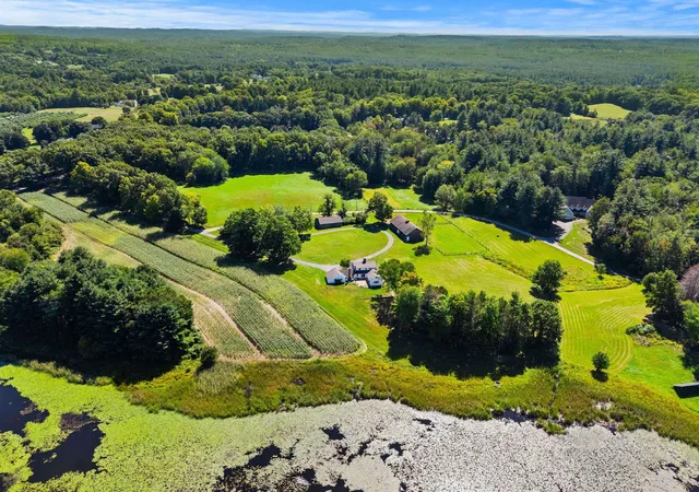 Photo 4 of Sale Pending at 89 N Pepperell Rd, Hollis, NH 03049 | MLS# 5109625 | Listing updated on 2026-09-25