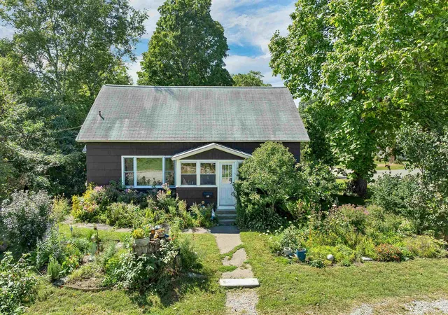 Photo 1 of Single family home for sale at 52 Clark St, Franklin, NH 03235 | MLS# 5109645 | Listing updated on 2026-10-08
