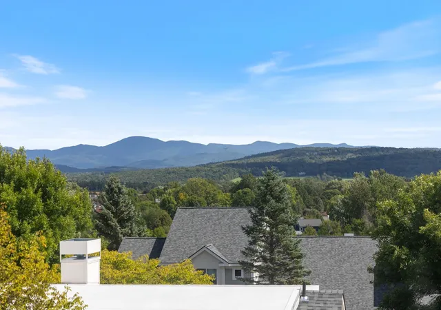 Photo 2 of Sale Pending at 514 Golf Crse Rd, South Burlington, VT 05403 | MLS# 5109647 | Listing updated on 2026-09-19