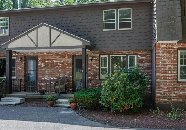 Photo 1 of Townhouse for sale at 7 Midridge Cir, Londonderry, NH 03053 | MLS# 5109703 | Listing updated on 2026-10-09