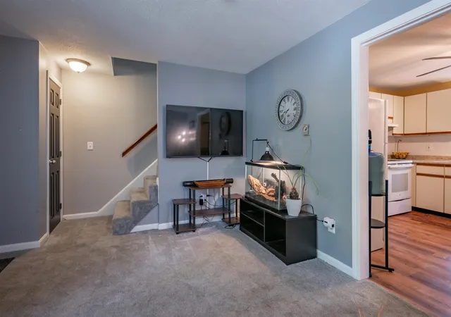 Photo 2 of Townhouse for sale at 7 Midridge Cir, Londonderry, NH 03053 | MLS# 5109703 | Listing updated on 2026-10-09