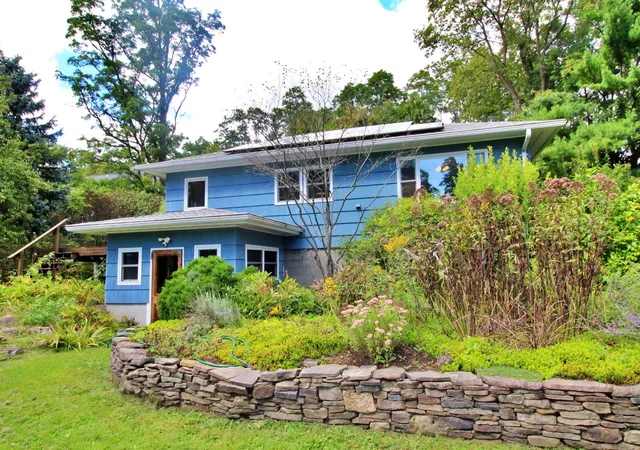 Photo 1 of Single family home for sale at 703 Dorset St, South Burlington, VT 05403 | MLS# 5109728 | Listing updated on 2026-09-23