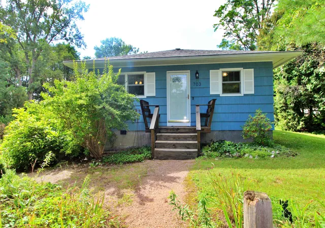 Photo 2 of Single family home for sale at 703 Dorset St, South Burlington, VT 05403 | MLS# 5109728 | Listing updated on 2026-09-23