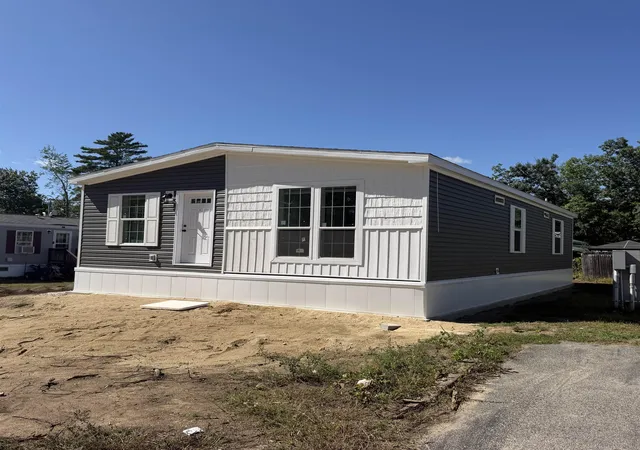 Manufactured home for sale at 5 Downfield Ln, Rochester, NH 03867 | MLS# 5109761