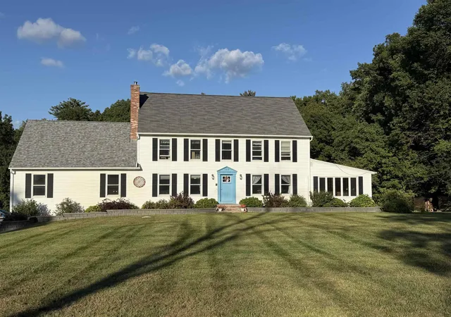 Photo 2 of Single family home for sale at 163 Exeter Rd, Hampton Falls, NH 03844 | MLS# 5109893 | Listing updated on 2026-10-12