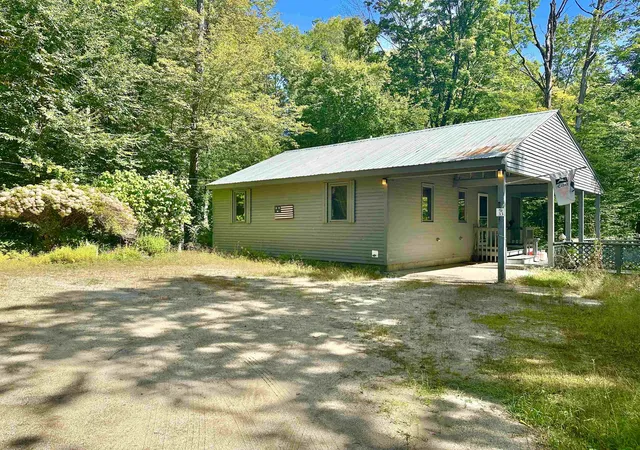 Photo 1 of Single family home for sale at 33 Little Shore Dr, Madison, NH 03849 | MLS# 5109976 | Listing updated on 2026-10-24
