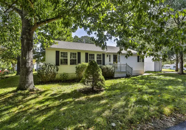 Photo 1 of Sale Pending at 8 Aberdeen Dr, Stratham, NH 03885 | MLS# 5110021 | Listing updated on 2026-09-25