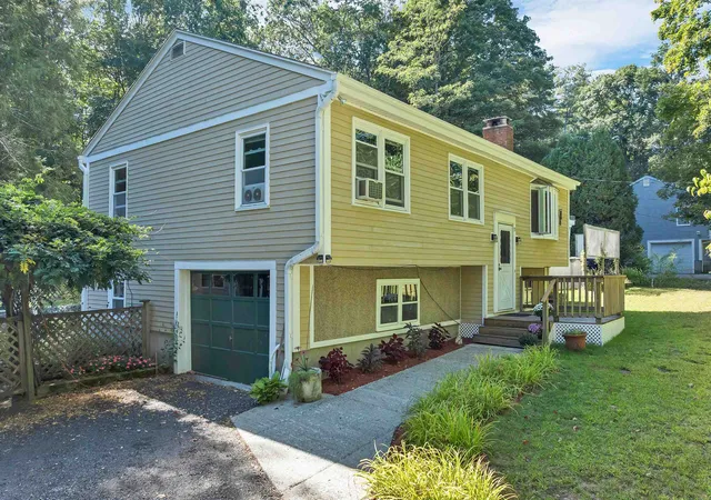 Photo 1 of Single family home for sale at 33 Gale Village Rd, Newton, NH 03858 | MLS# 5110032 | Listing updated on 2026-09-20