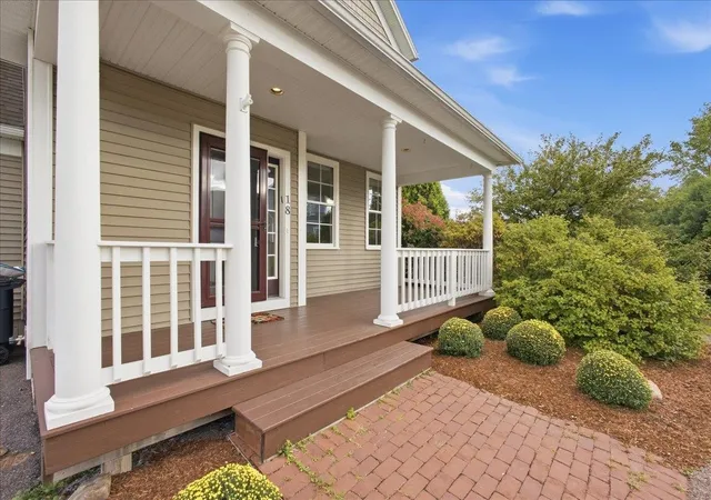 Photo 3 of Single family home for sale at 18 N Jefferson Rd, South Burlington, VT 05403 | MLS# 5110089 | Listing updated on 2026-10-15