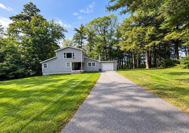 Photo 1 of Single family home for sale at 105 Oakwood Dr, South Burlington, VT 05403 | MLS# 5110178 | Listing updated on 2026-09-29