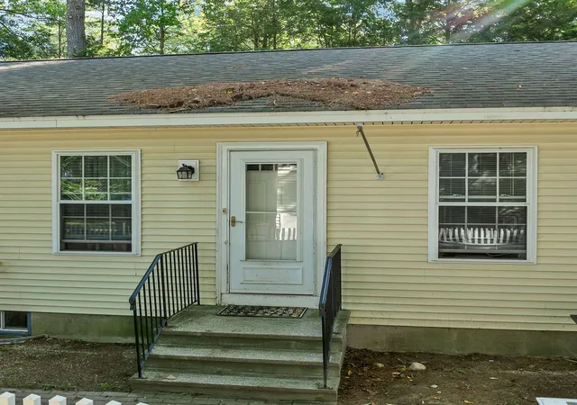 Photo 3 of Single family home for sale at 8 Riverside Dr, Fremont, NH 03044 | MLS# 5110199 | Listing updated on 2026-10-09
