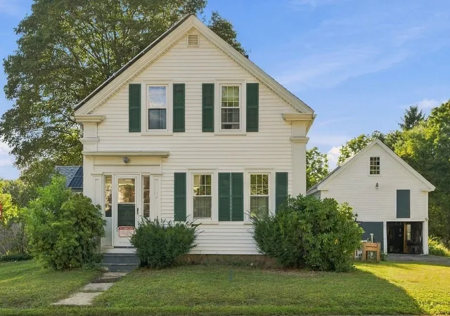 Single family home for sale at 40 N Main St, Newton, NH 03858 | MLS# 5110202