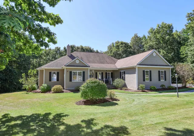 Photo 1 of Single family home for sale at 21 Barberry St, Hooksett, NH 03106 | MLS# 5110220 | Listing updated on 2026-09-30