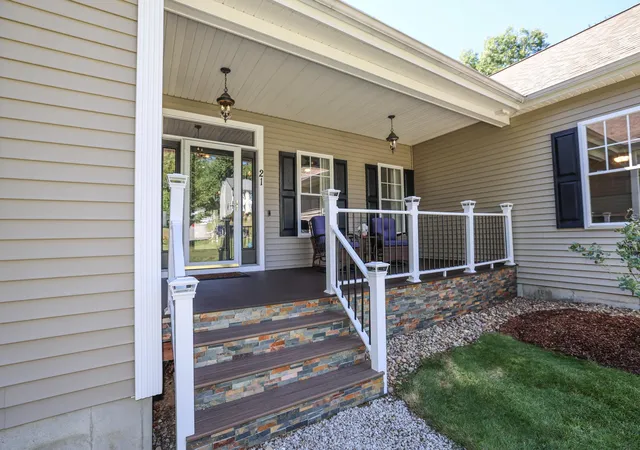Photo 3 of Single family home for sale at 21 Barberry St, Hooksett, NH 03106 | MLS# 5110220 | Listing updated on 2026-09-30