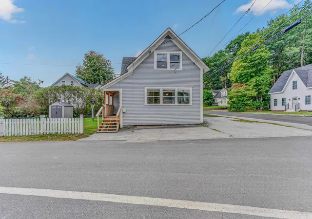 Photo 4 of Single family home for sale at 51 School St, Lisbon, NH 03585 | MLS# 5110282 | Listing updated on 2026-09-24