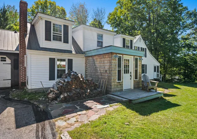 Photo 2 of Single family home for sale at 1025 Hurricane Mountain Rd, North Conway, NH 03812 | MLS# 5110283 | Listing updated on 2026-10-02