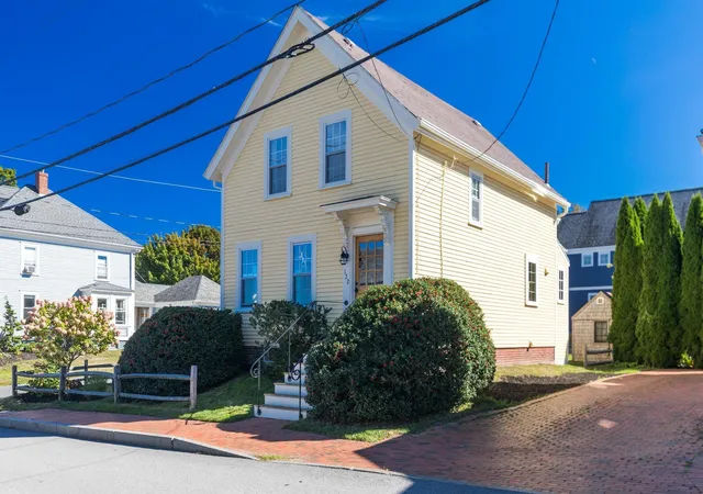 Photo 1 of Sale Pending at 122 New Castle Ave, Portsmouth, NH 03801 | MLS# 5110299 | Listing updated on 2026-10-22