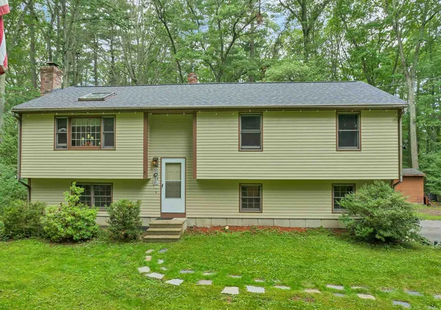 Photo 1 of Single family home for sale at 11 Dodge Rd, Hampton Falls, NH 03844 | MLS# 5110318 | Listing updated on 2026-09-22