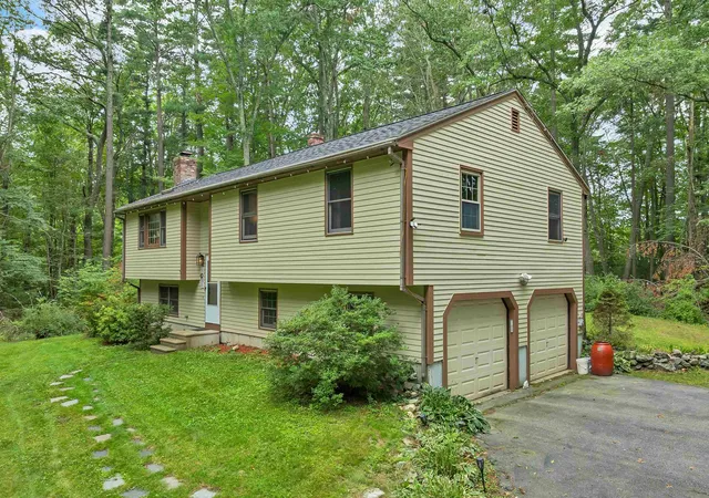 Photo 2 of Single family home for sale at 11 Dodge Rd, Hampton Falls, NH 03844 | MLS# 5110318 | Listing updated on 2026-09-22