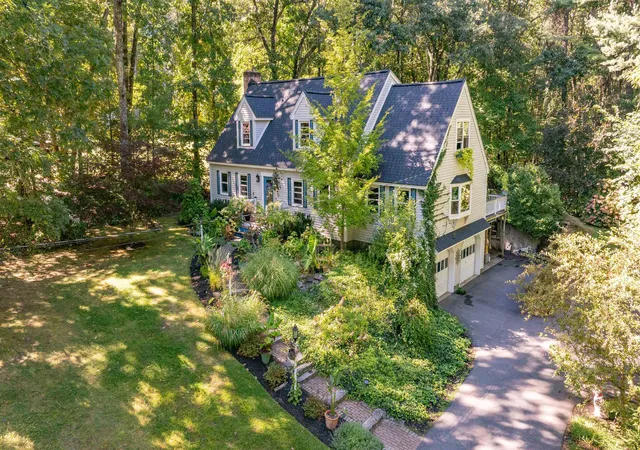 Photo 1 of Single family home for sale at 16 Teloian Dr, Hudson, NH 03051 | MLS# 5110384 | Listing updated on 2026-10-23