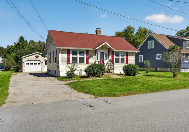 Photo 2 of Single family home for sale at 13 Vernon St, Rutland, VT 05701 | MLS# 5110390 | Listing updated on 2026-10-19