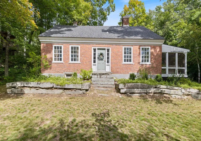 Photo 1 of Single family home for sale at 11 N Line Rd, Wolfeboro, NH 03894 | MLS# 5110423 | Listing updated on 2026-10-27