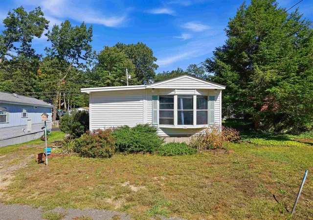 Photo 2 of Manufactured home for sale at 14 Averill Cir, Danville, NH 03819 | MLS# 5110442 | Listing updated on 2026-10-15