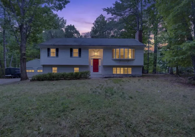 Photo 1 of Single family home for sale at 12 Sunnyside Dr, Durham, NH 03824 | MLS# 5110516 | Listing updated on 2026-10-01