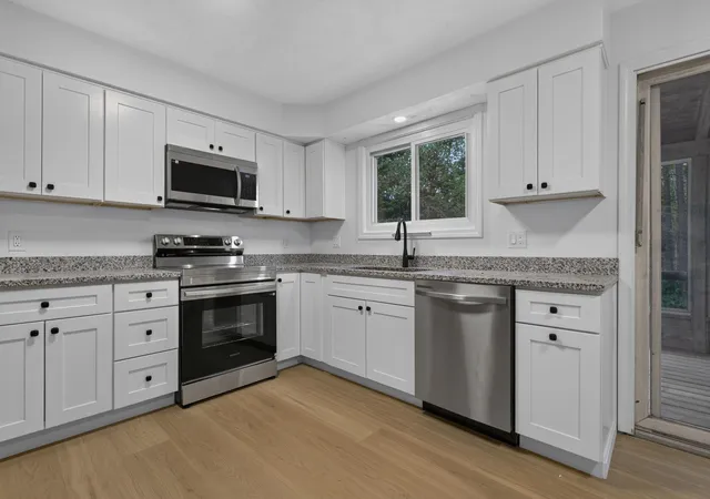 Photo 3 of Single family home for sale at 12 Sunnyside Dr, Durham, NH 03824 | MLS# 5110516 | Listing updated on 2026-10-01