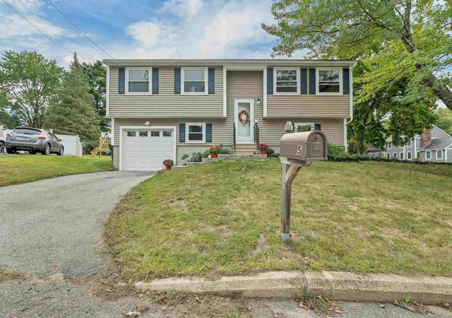 Single family home for sale at 5 Renard St, Manchester, NH 03109 | MLS# 5110552